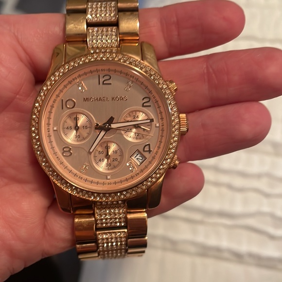Michael Kors Rose Gold Watch - Picture 2 of 10
